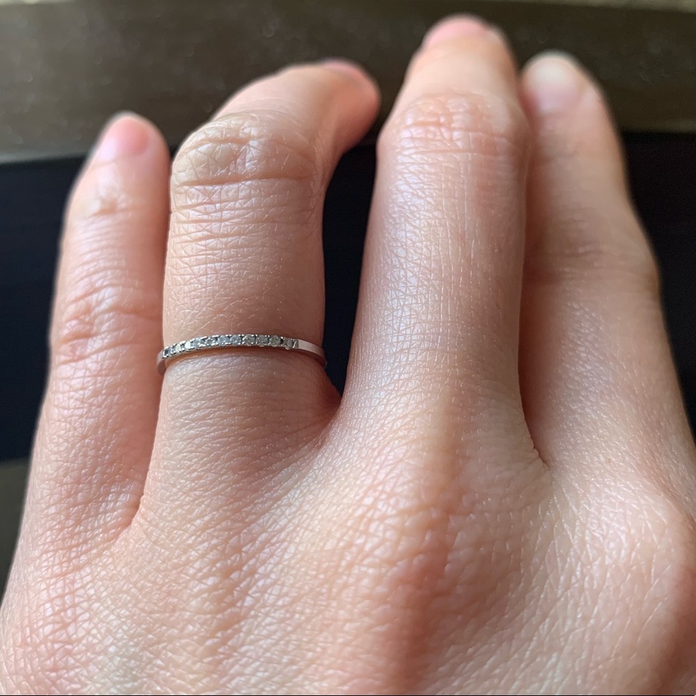 Women’s 14k solid white gold diamonds ring.